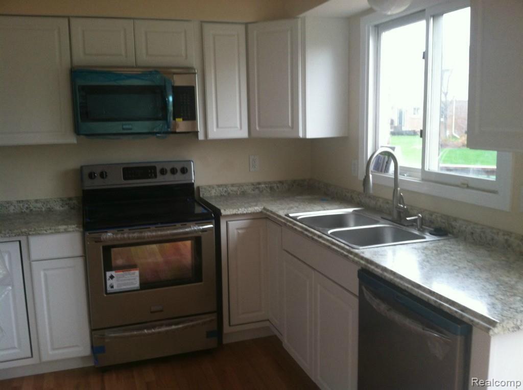 6507 Fox Hills Road Canton, MI 48187 - Photo 2 of 13 photo 4.jpg