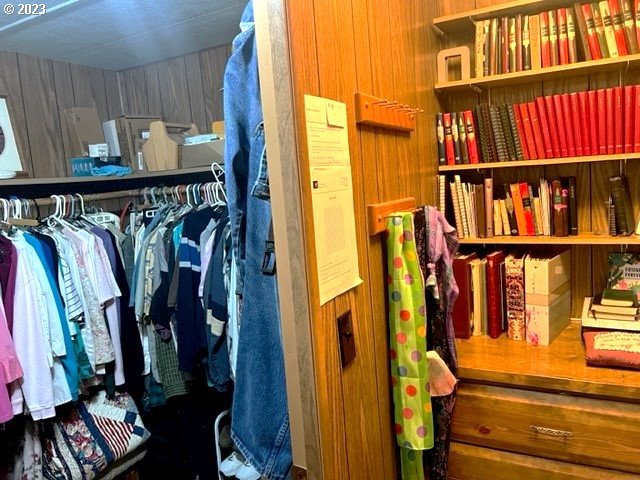 3998 Franklin Boulevard Eugene, OR 97403 - Photo 25 of 35 a view of walk in closet with clothes and shoes