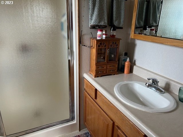 3998 Franklin Boulevard Eugene, OR 97403 - Photo 26 of 35 a bathroom with a sink and a mirror