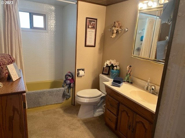 3998 Franklin Boulevard Eugene, OR 97403 - Photo 28 of 35 a bathroom with a sink a toilet and shower