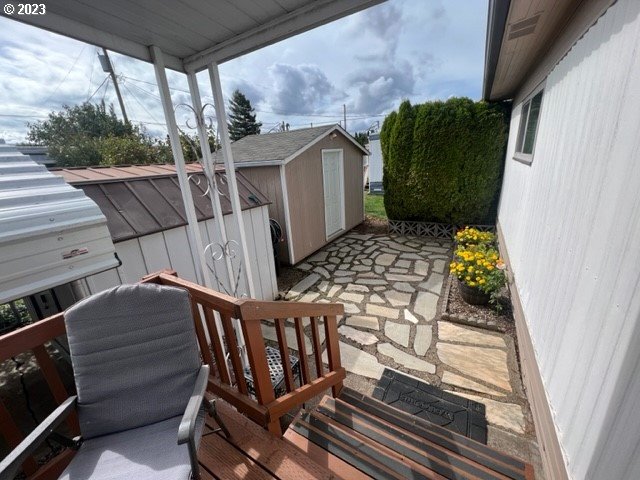3998 Franklin Boulevard Eugene, OR 97403 - Photo 31 of 35 a view of balcony with wooden floor