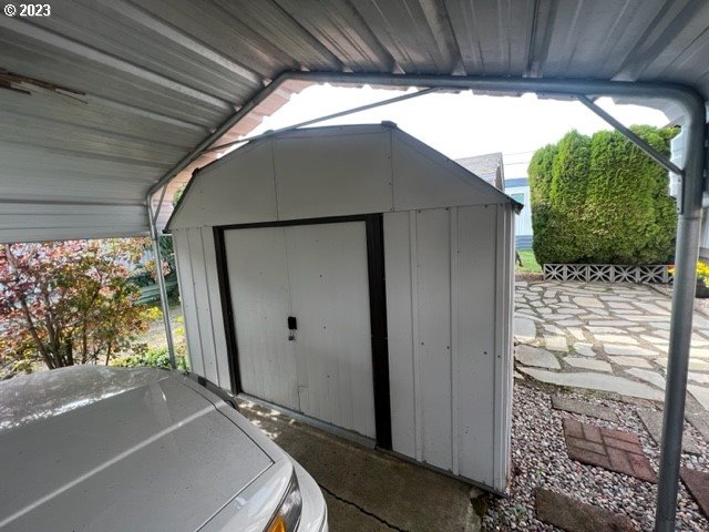 3998 Franklin Boulevard Eugene, OR 97403 - Photo 32 of 35 a view of a door and chair in the balcony