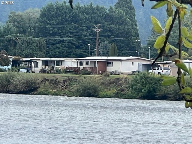 3998 Franklin Boulevard Eugene, OR 97403 - Photo 34 of 35 a view of a house with a park
