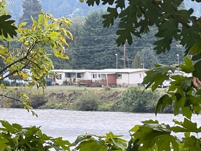 3998 Franklin Boulevard Eugene, OR 97403 - Photo 35 of 35 a view of a garden with plants