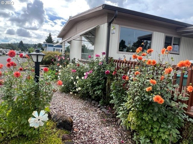3998 Franklin Boulevard Eugene, OR 97403 - Photo 4 of 35 a front view of a house