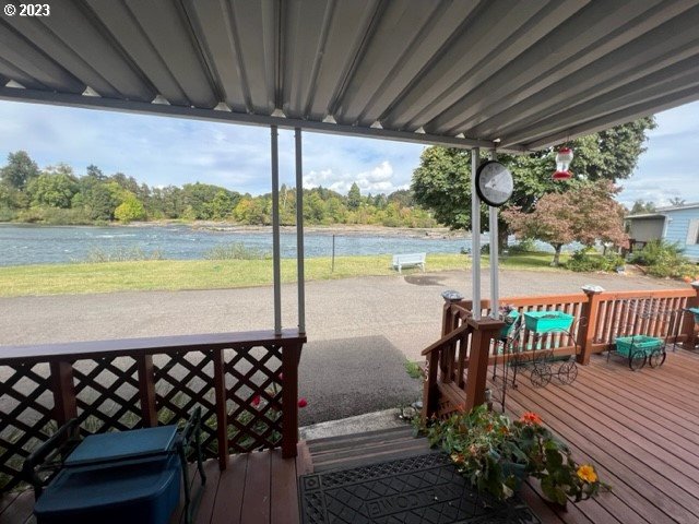 3998 Franklin Boulevard Eugene, OR 97403 - Photo 8 of 35 a view of a balcony with lake view