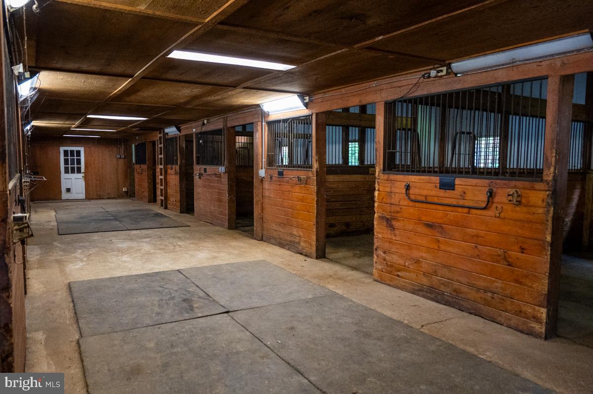 20341 Unison Road Round Hill, VA 20141 - Photo 7 of 62 Gallery Image 7