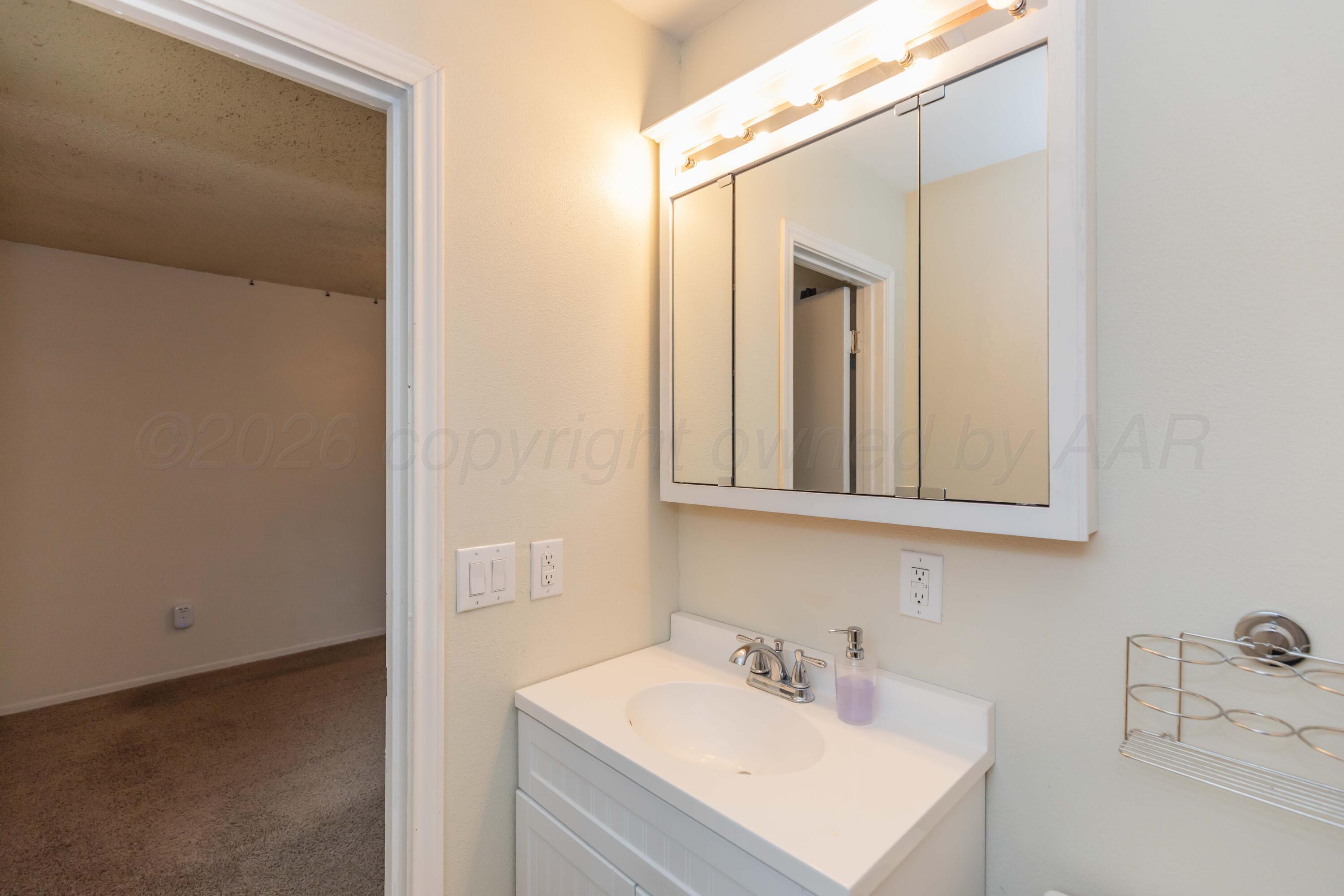 4202 Scotty Drive Amarillo, TX 79110 - Photo 18 of 33 MASTER BATH VIEW 3