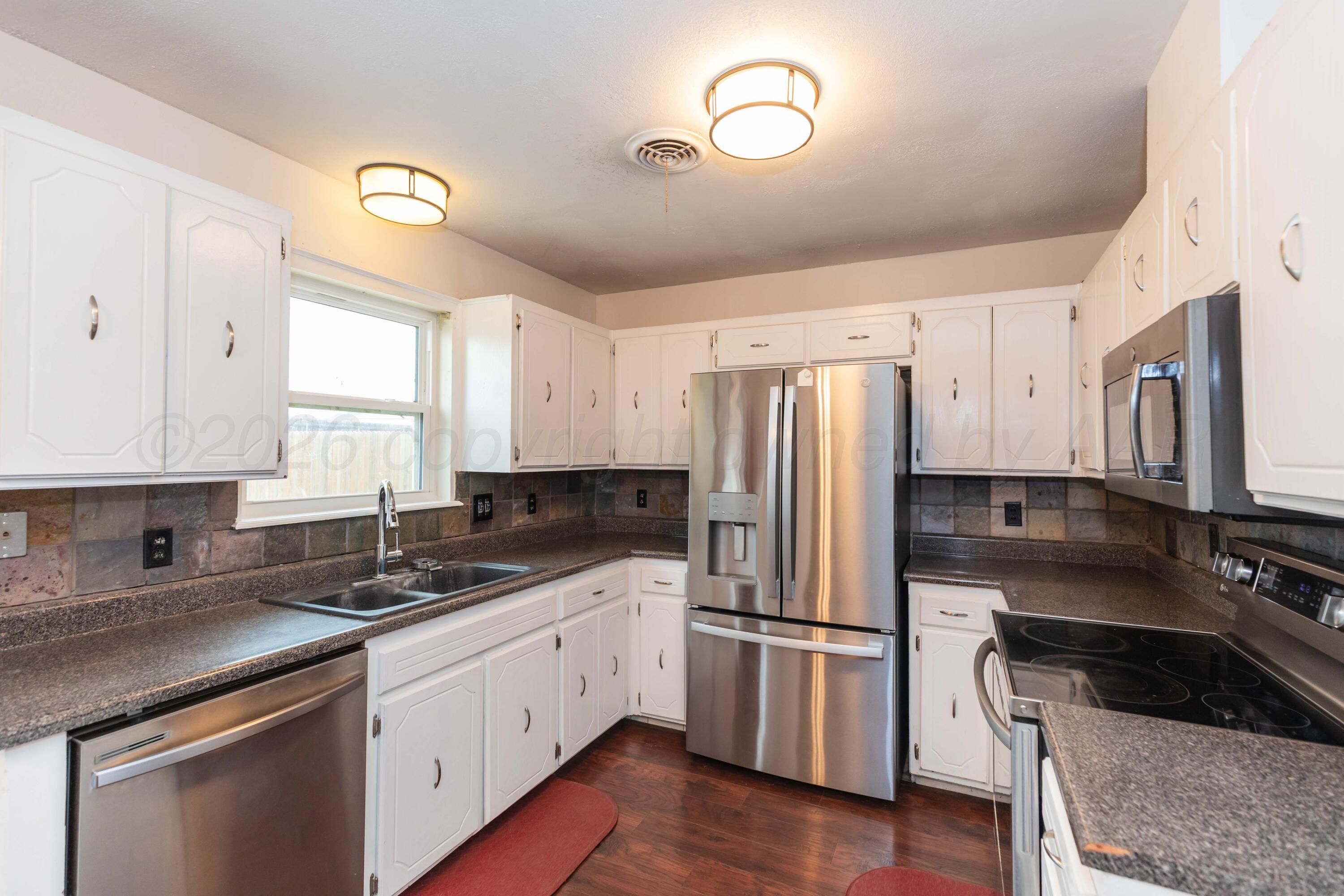 4202 Scotty Drive Amarillo, TX 79110 - Photo 10 of 33 KITCHEN VIEW 2