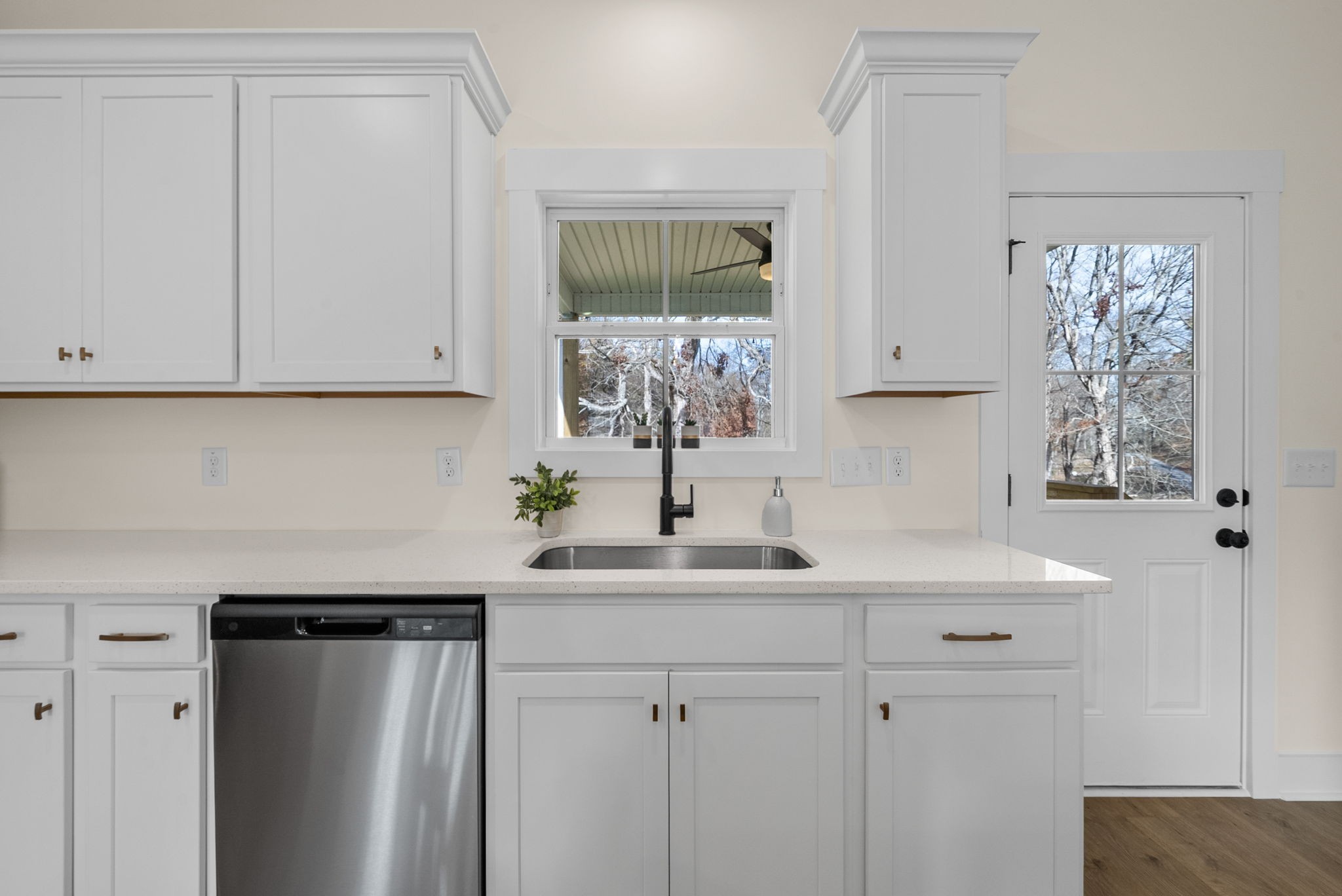 194 Dewberry Road Clarksville, TN 37042 - Photo 18 of 62 a kitchen with a sink and cabinets