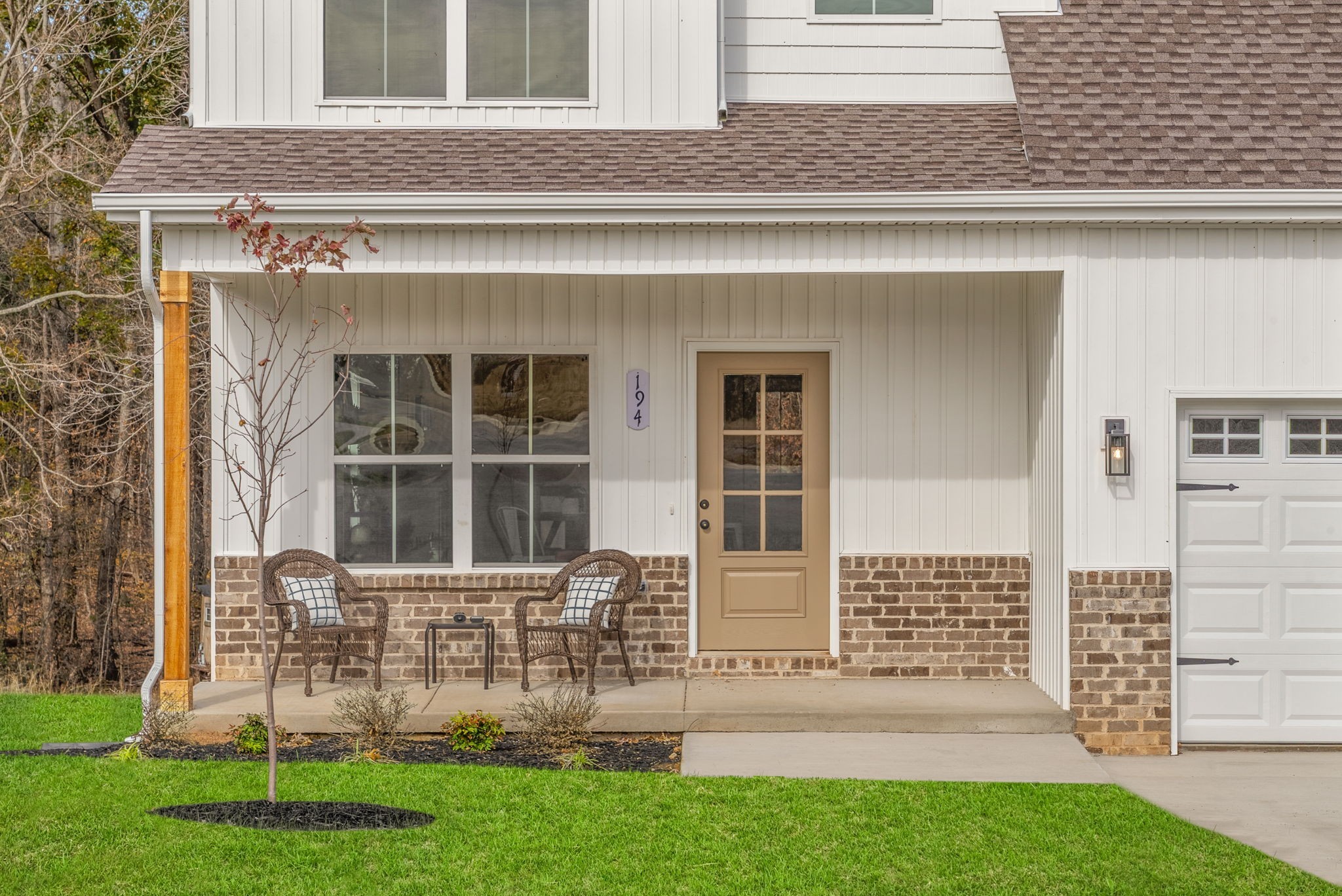 194 Dewberry Road Clarksville, TN 37042 - Photo 2 of 62 front view of a house with a yard