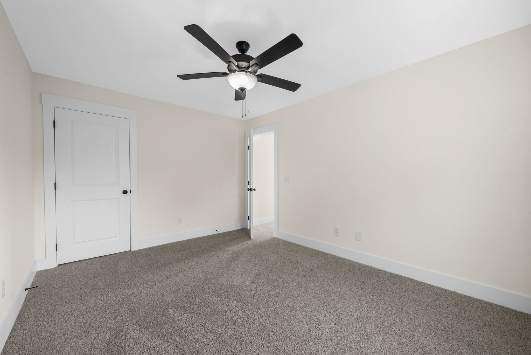 194 Dewberry Road Clarksville, TN 37042 - Photo 31 of 62 an empty room with a ceiling fan and a ceiling fan