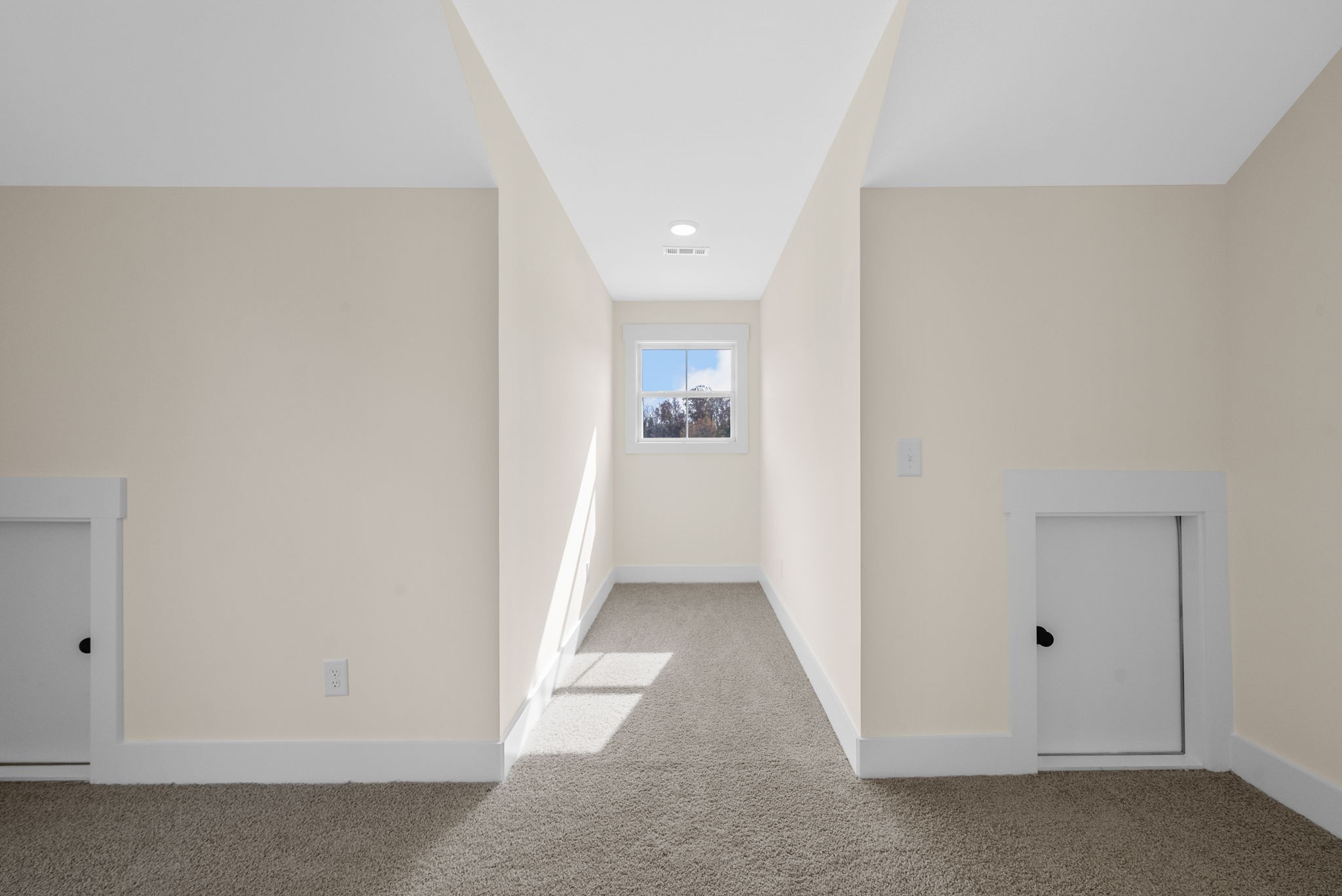 194 Dewberry Road Clarksville, TN 37042 - Photo 38 of 62 a view of a hallway with wooden floor
