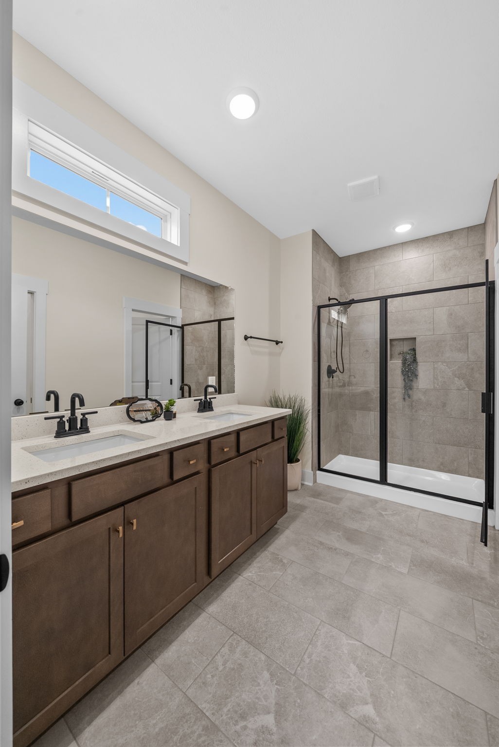 194 Dewberry Road Clarksville, TN 37042 - Photo 50 of 62 a large bathroom with a double vanity sink mirror and a bath tub
