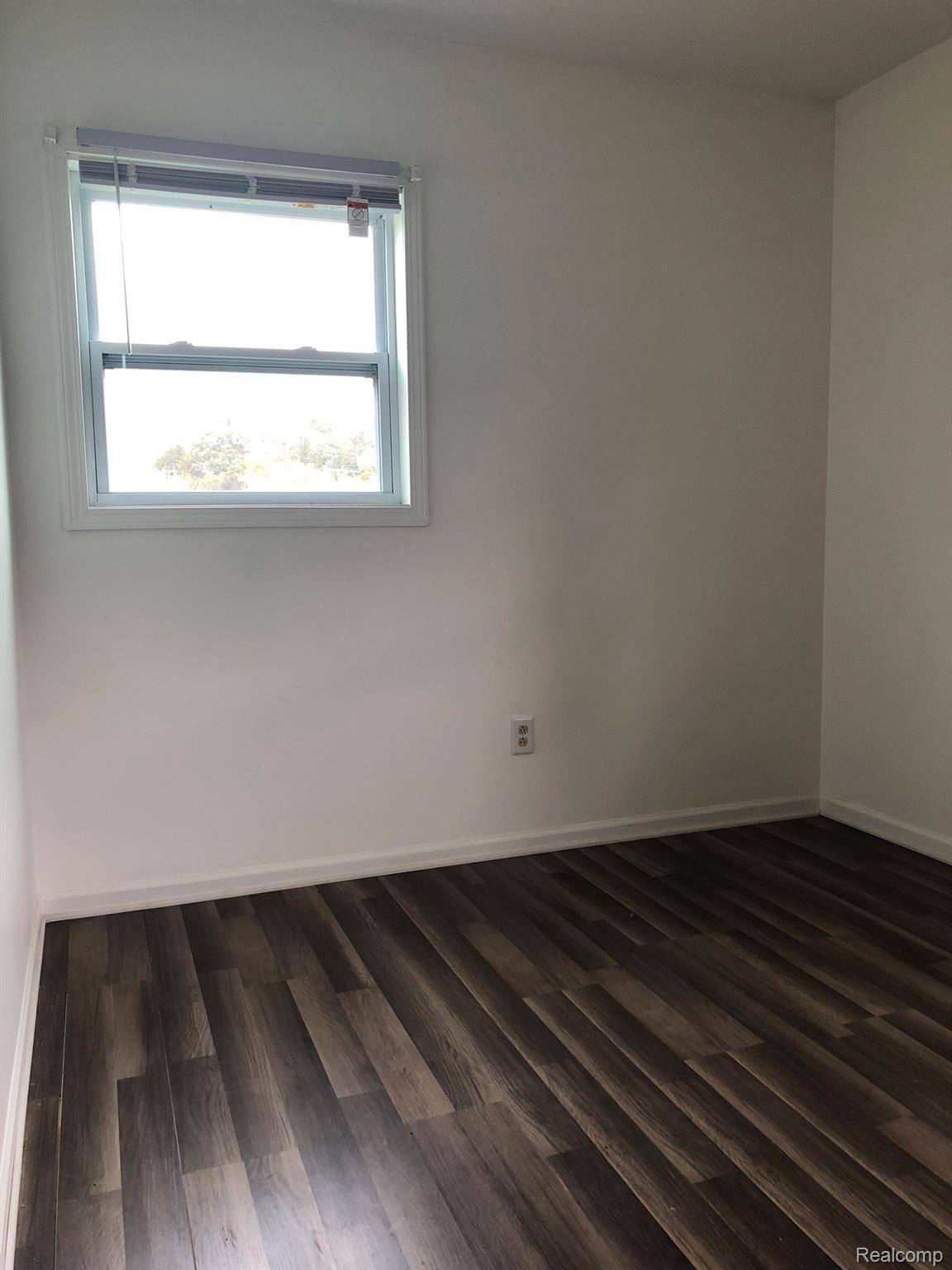 11562 North Fowlerville Road Fowlerville, MI 48836 - Photo 11 of 19 Bedroom #2 with new flooring