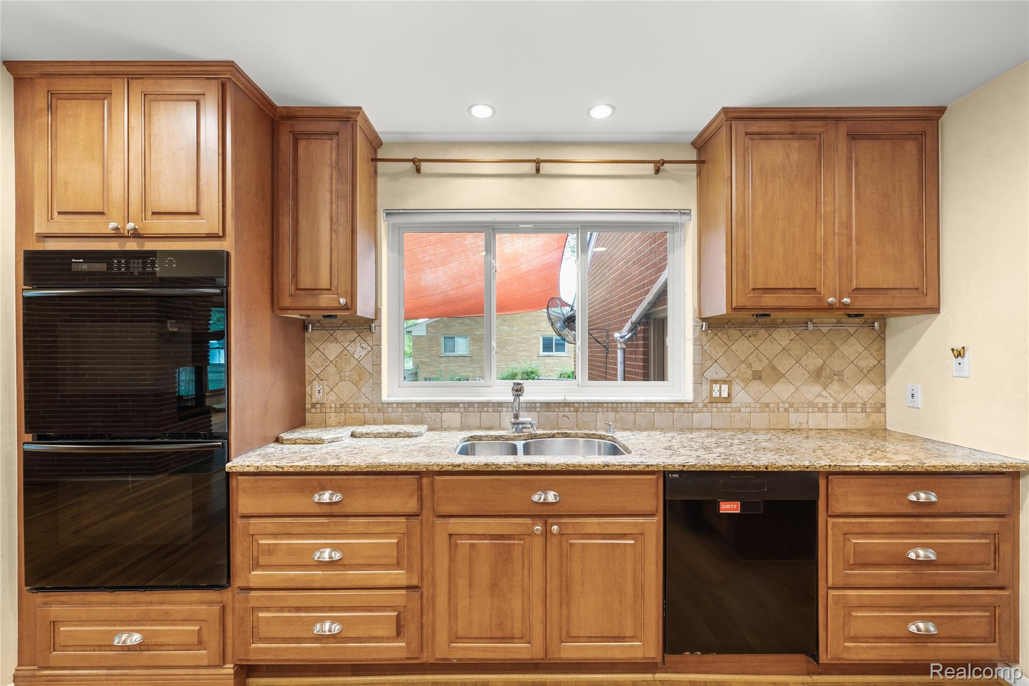 28432 Westerleigh Road Farmington, MI 48334 - Photo 25 of 49 Double oven