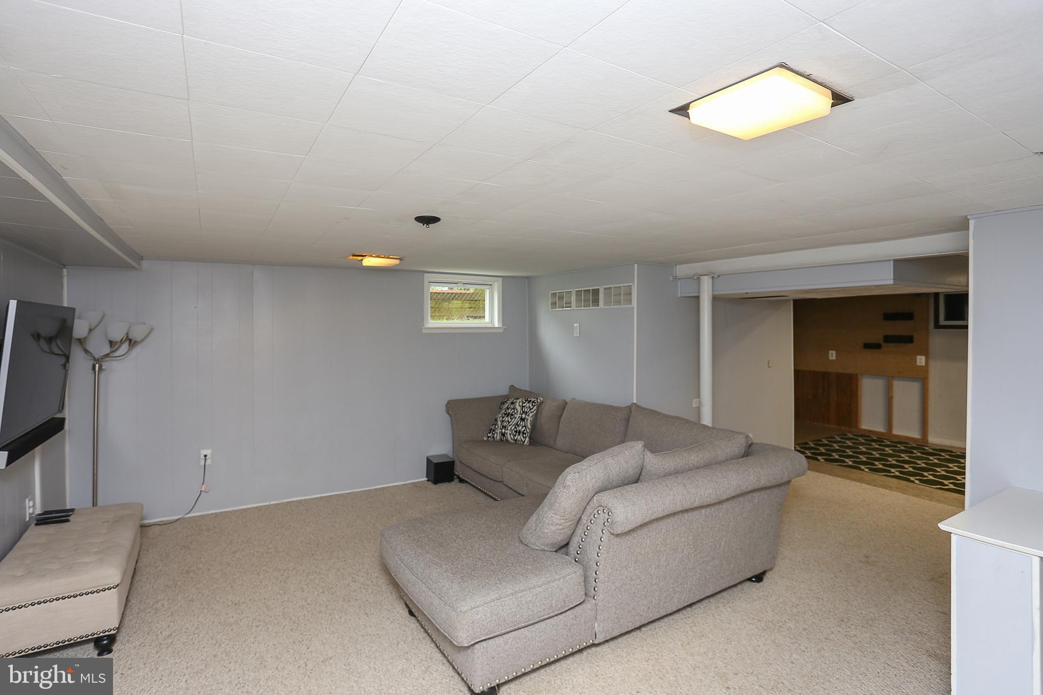 1072 Downton Road Baltimore, MD 21227 - Photo 22 of 38