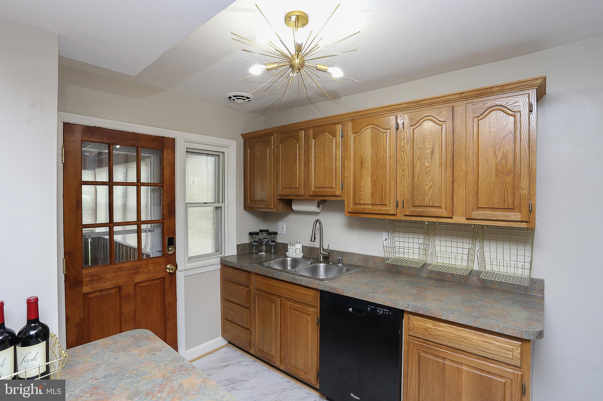 1072 Downton Road Baltimore, MD 21227 - Photo 10 of 38