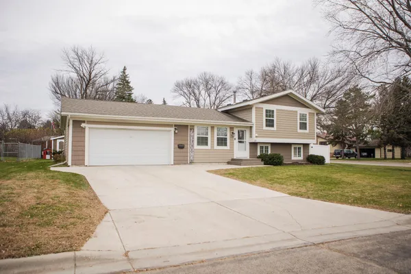 $224,900 | 15 Highland Drive, Morris, MN 56267