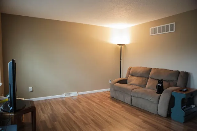 $219,900 | 15 Highland Drive, Morris, MN 56267