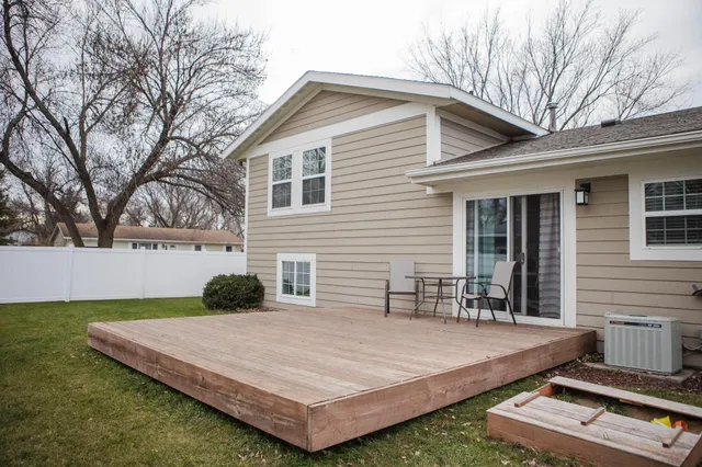 $219,900 | 15 Highland Drive, Morris, MN 56267