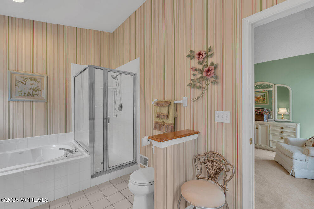 93 Pebble Beach Boulevard Jackson, NJ 08527 - Photo 19 of 47 a bathroom with a toilet a sink and bathtub