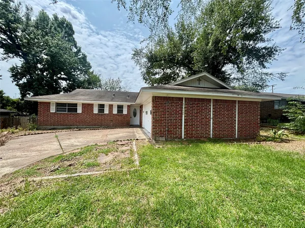 $1,595 | 2013 Oaklawn Drive, Conroe, TX 77304