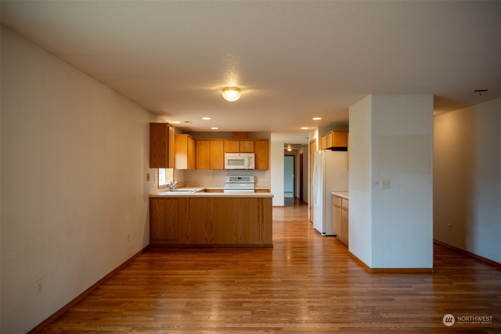 444 Bond Road Castle Rock, WA 98611 - Photo 16 of 40 a view of kitchen with wooden floor
