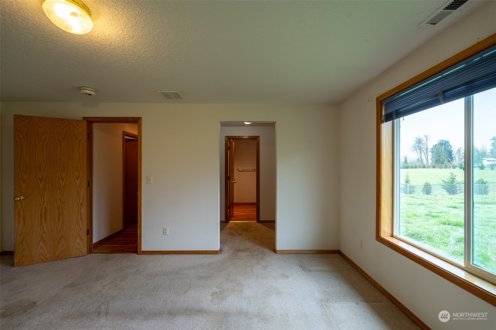 444 Bond Road Castle Rock, WA 98611 - Photo 23 of 40 an empty room with windows and closet