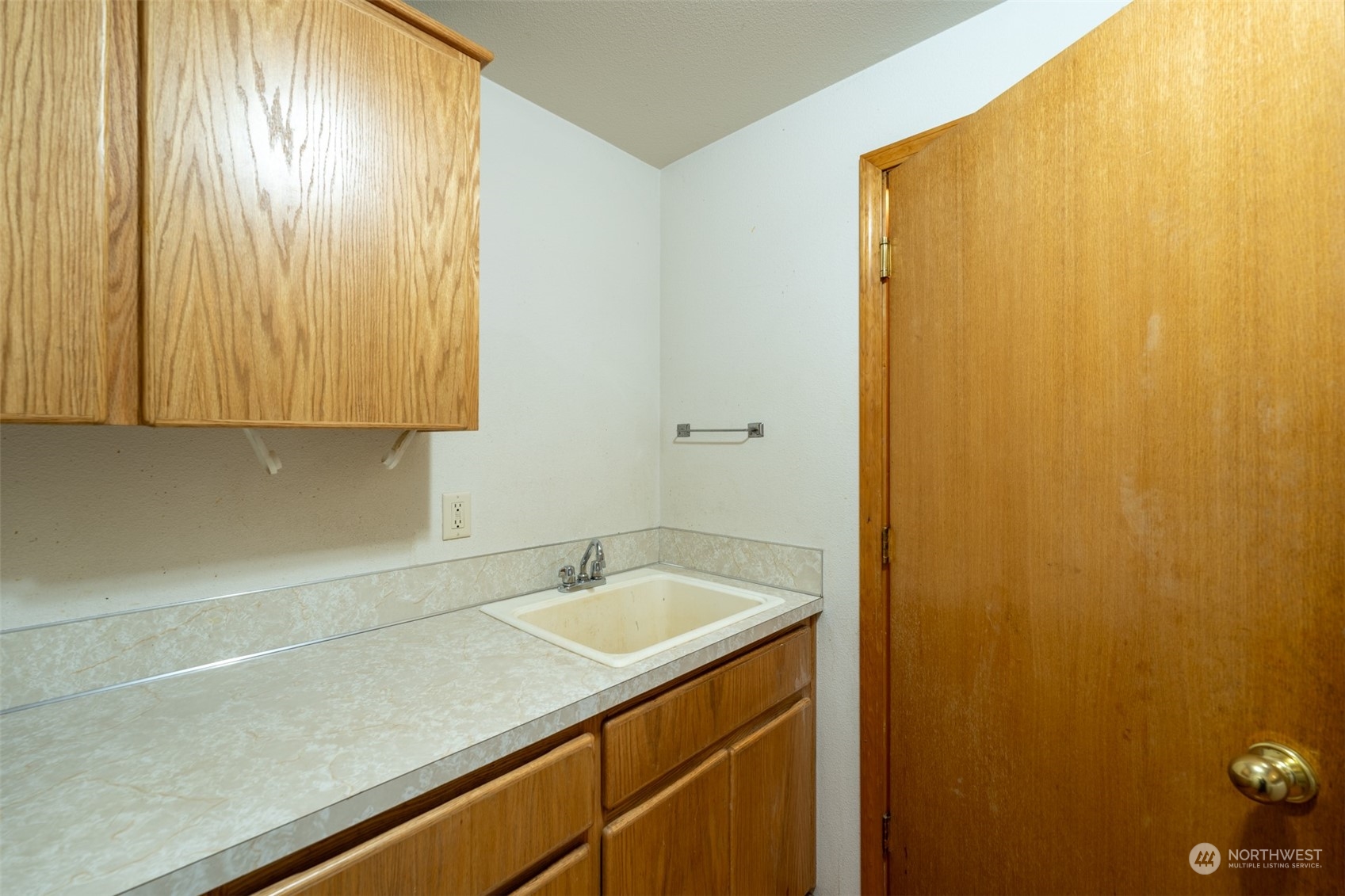 444 Bond Road Castle Rock, WA 98611 - Photo 28 of 40 a bathroom with a sink and a mirror