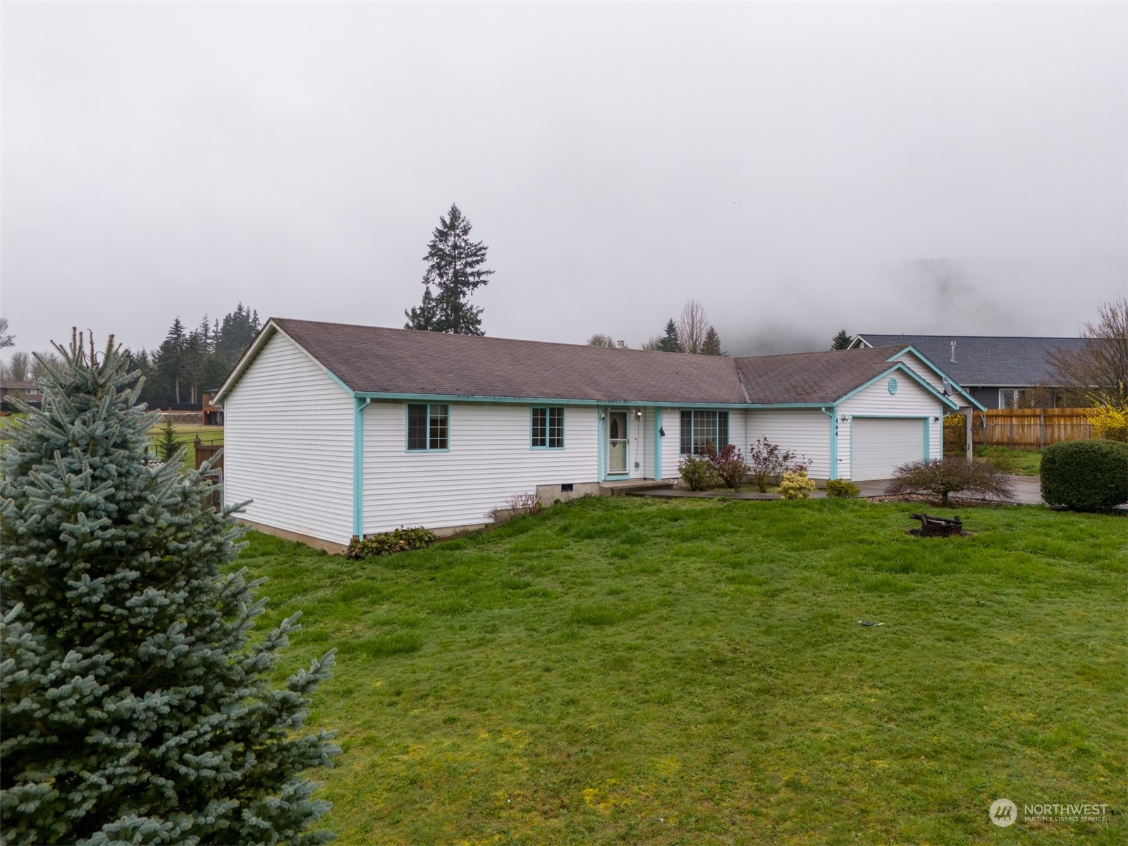 444 Bond Road Castle Rock, WA 98611 - Photo 31 of 40 a front view of a house with yard