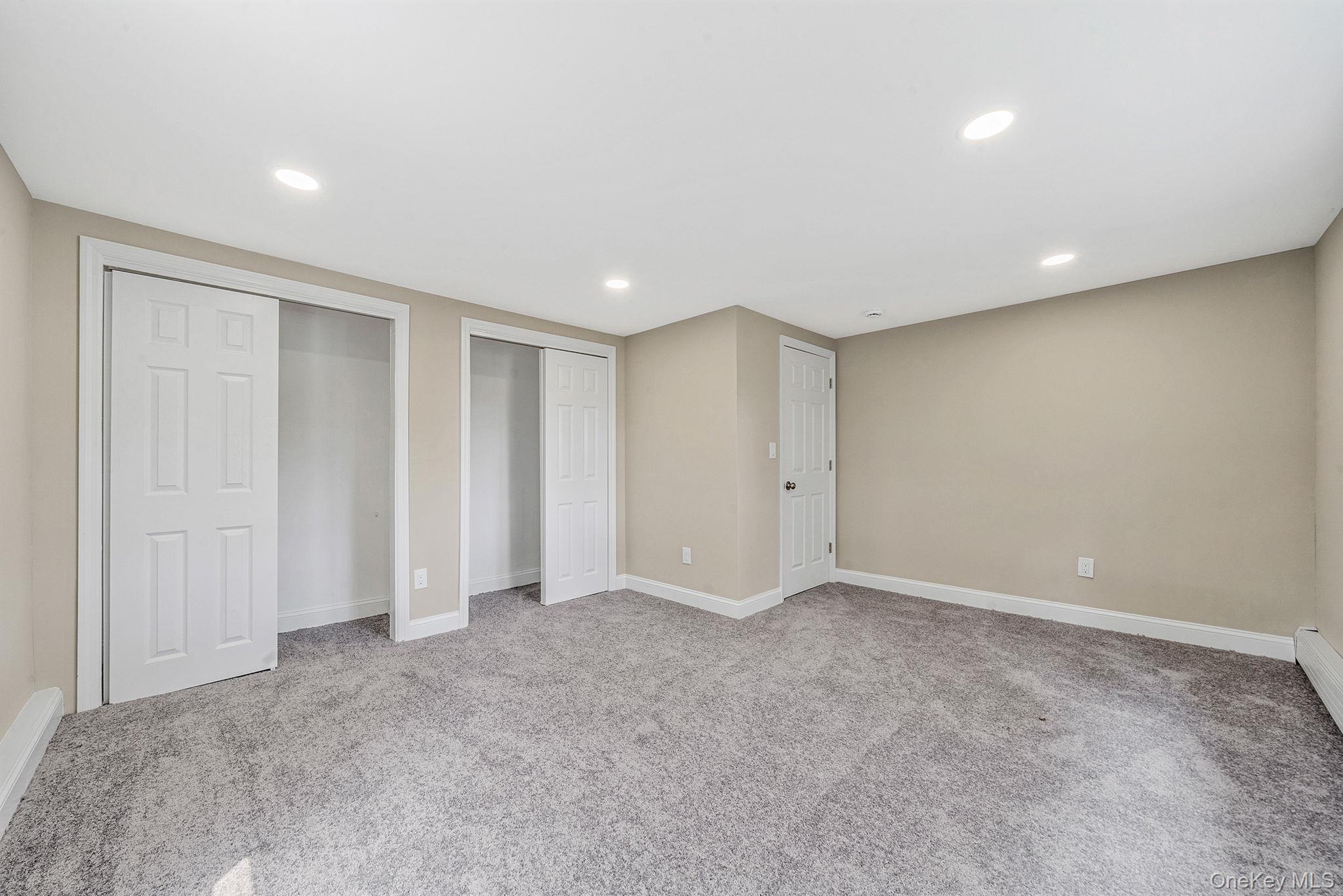 286 Old Country Road Deer Park, NY 11729 - Photo 22 of 33 a view of an empty room