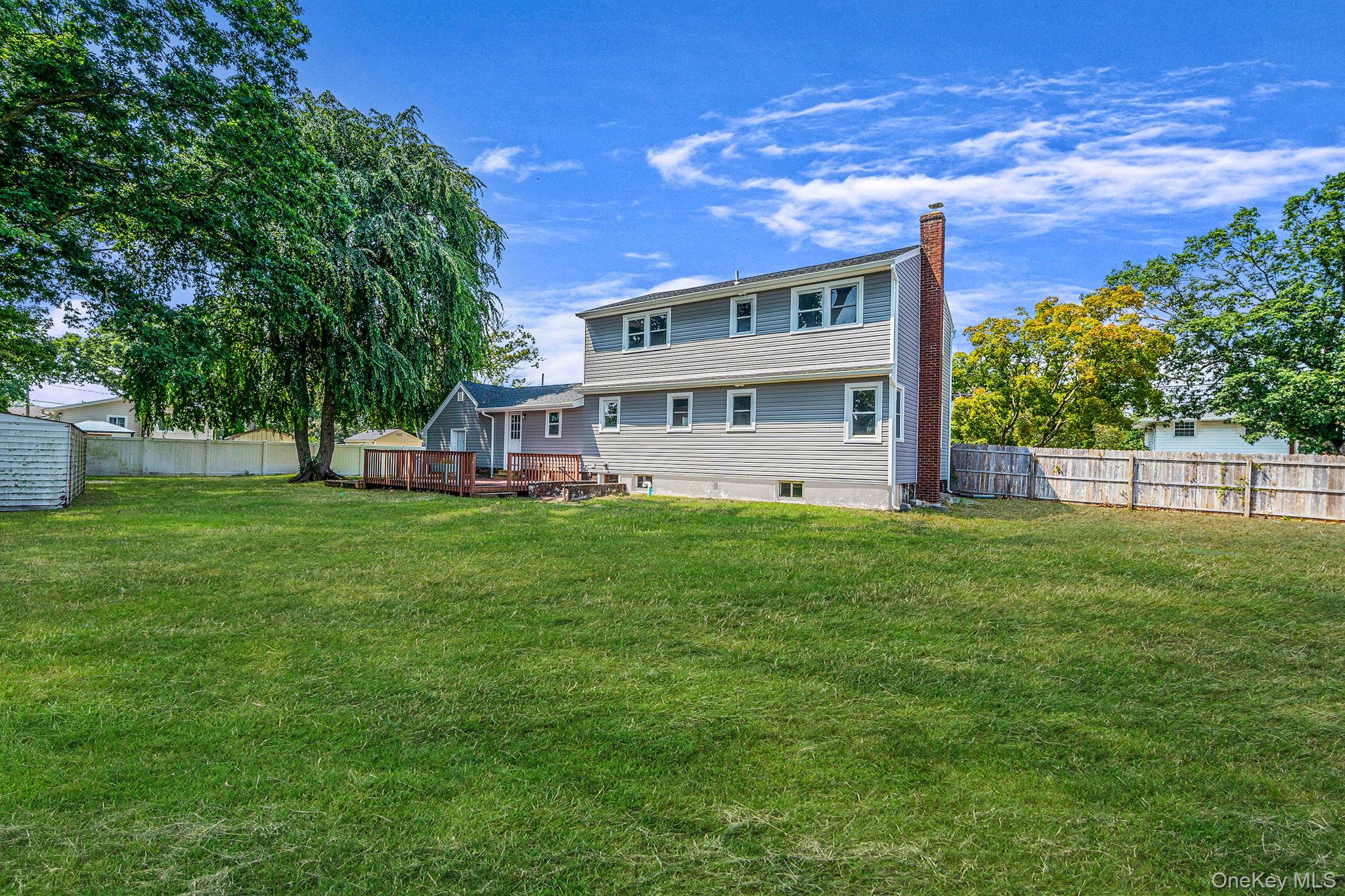 286 Old Country Road Deer Park, NY 11729 - Photo 3 of 33 a front view of house with yard and green space