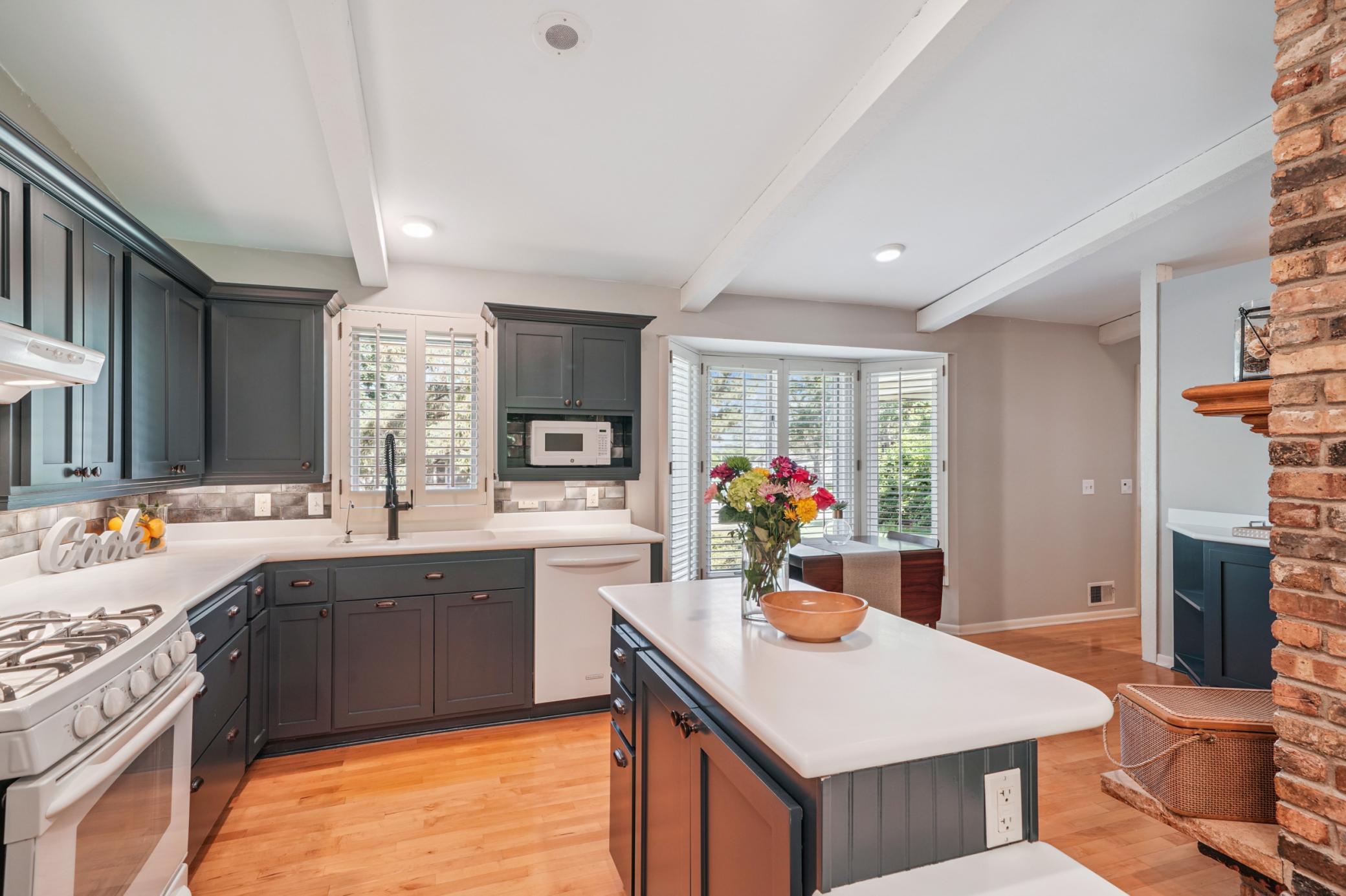 6912 Antrim Road Edina, MN 55439 - Photo 8 of 29