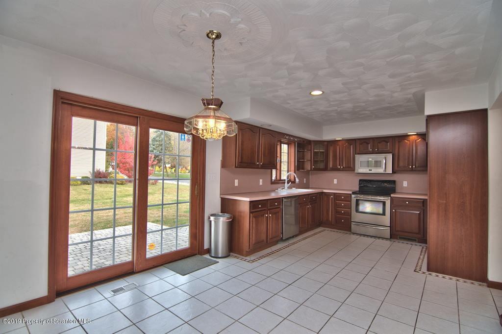 132 Ridgeview Drive Scranton, PA 18504 - Photo 13 of 69