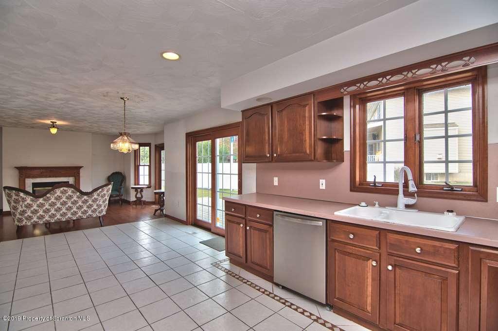 132 Ridgeview Drive Scranton, PA 18504 - Photo 19 of 69