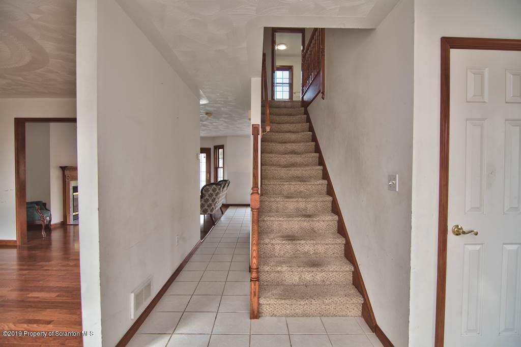 132 Ridgeview Drive Scranton, PA 18504 - Photo 7 of 69