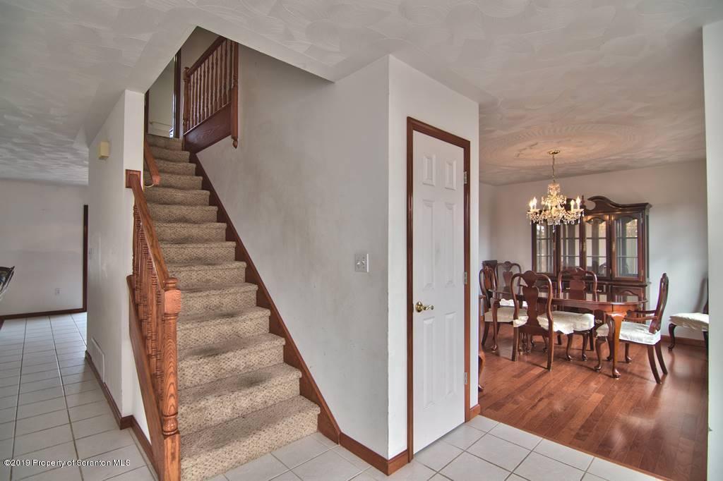 132 Ridgeview Drive Scranton, PA 18504 - Photo 8 of 69