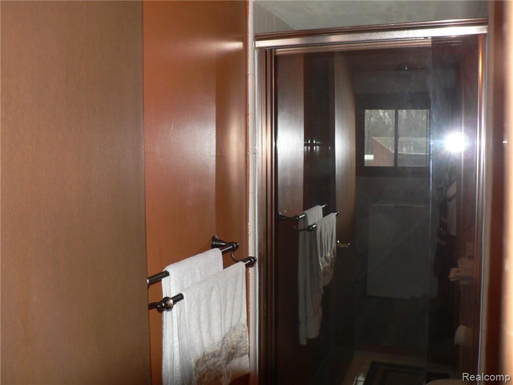 1035 Milverton Road Troy, MI 48083 - Photo 18 of 31 WALK IN SHOWER