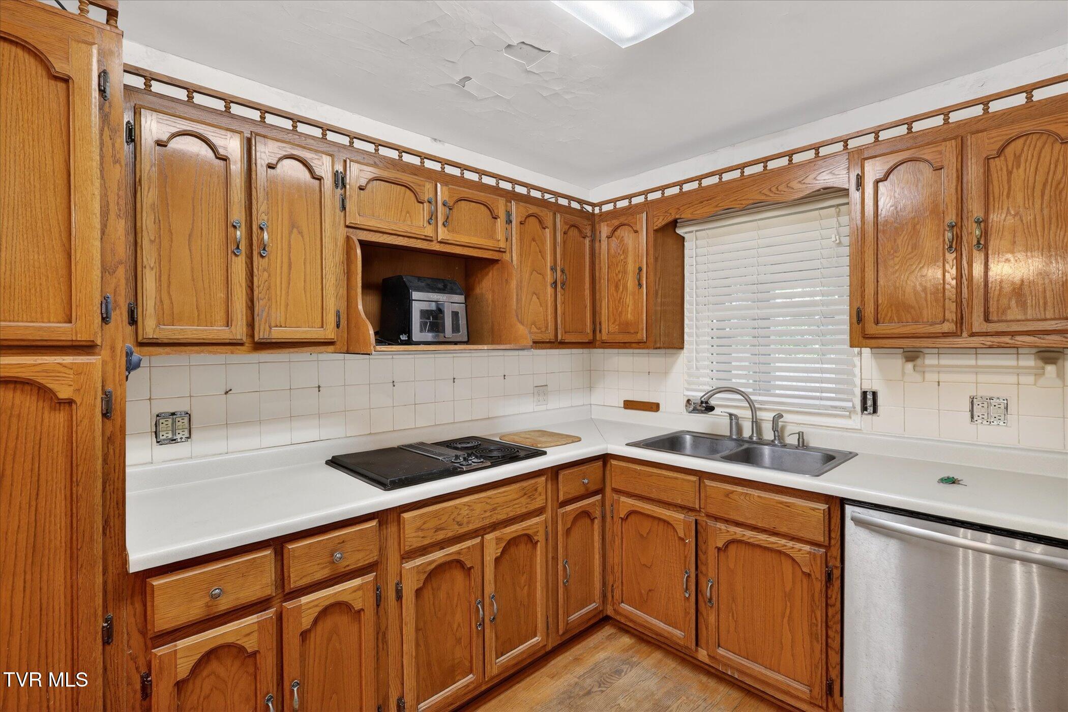 104 Patterson Road Kingsport, TN 37660 - Photo 12 of 42 12-104-Patterson-Rd-Kingsport-TN-37660-W