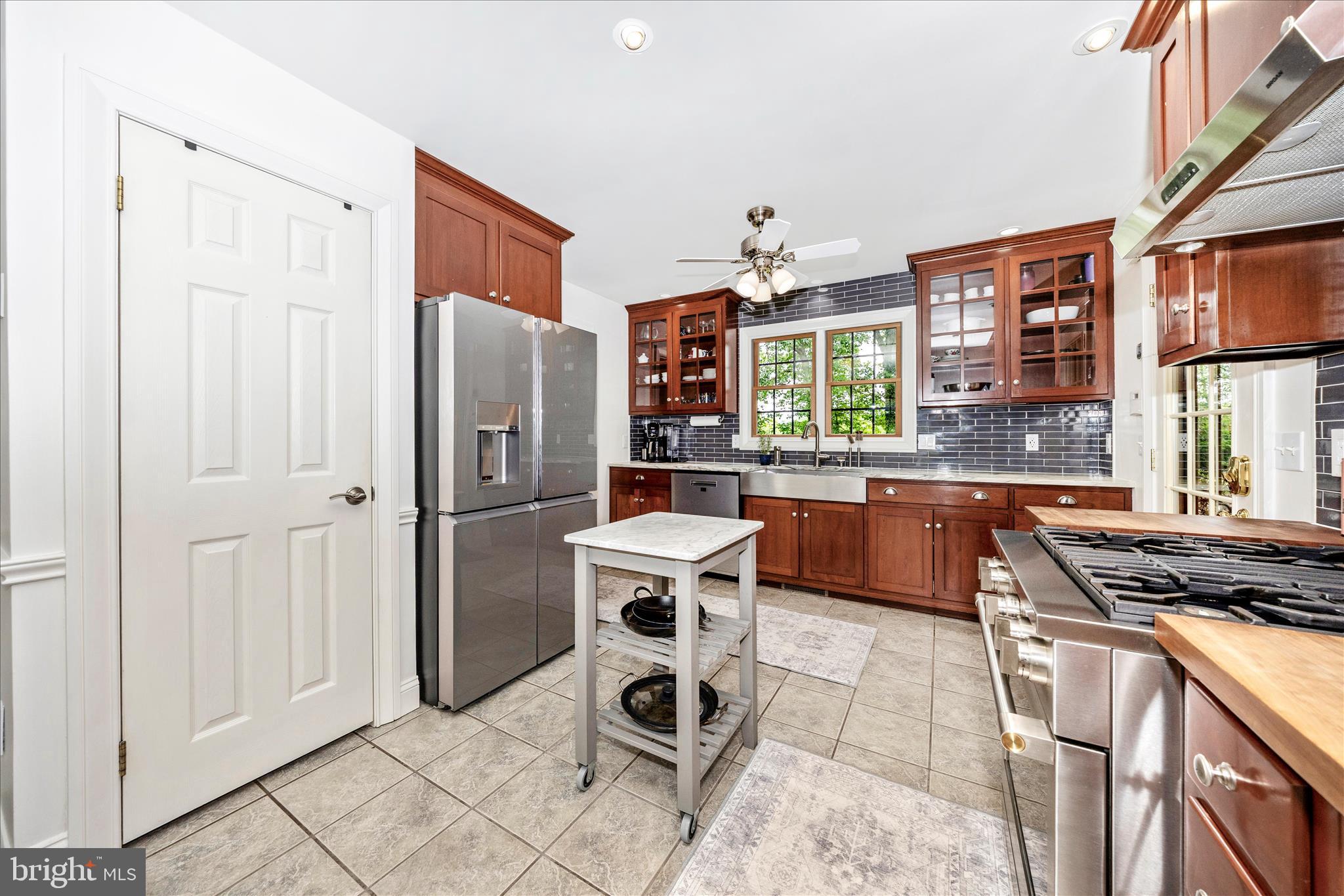 15810 Spade Road Hagerstown, MD 21740 - Photo 8 of 76 a kitchen with stainless steel appliances granite countertop a stove a refrigerator and a sink