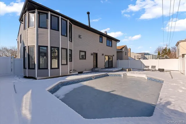 $1,999,999 | 88 Mark Lane, Atlantic Beach, NY 11509