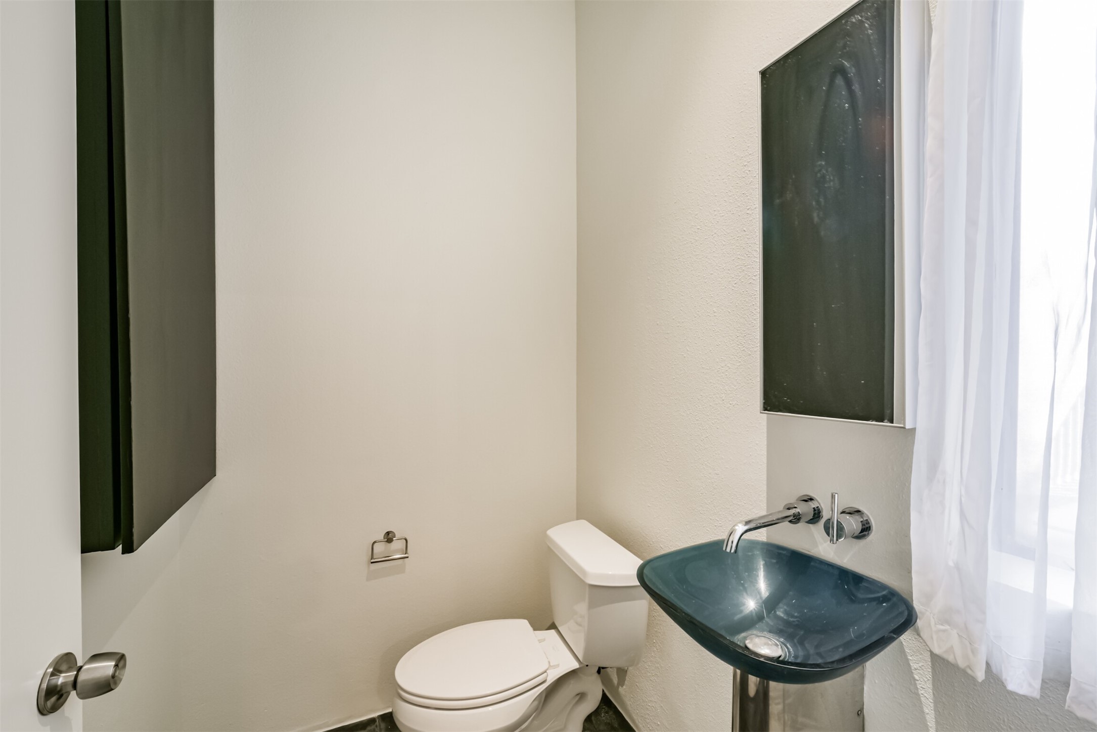 2518 Mason Street, Unit B Houston, TX 77006 - Photo 14 of 40 a bathroom with a sink and a toilet