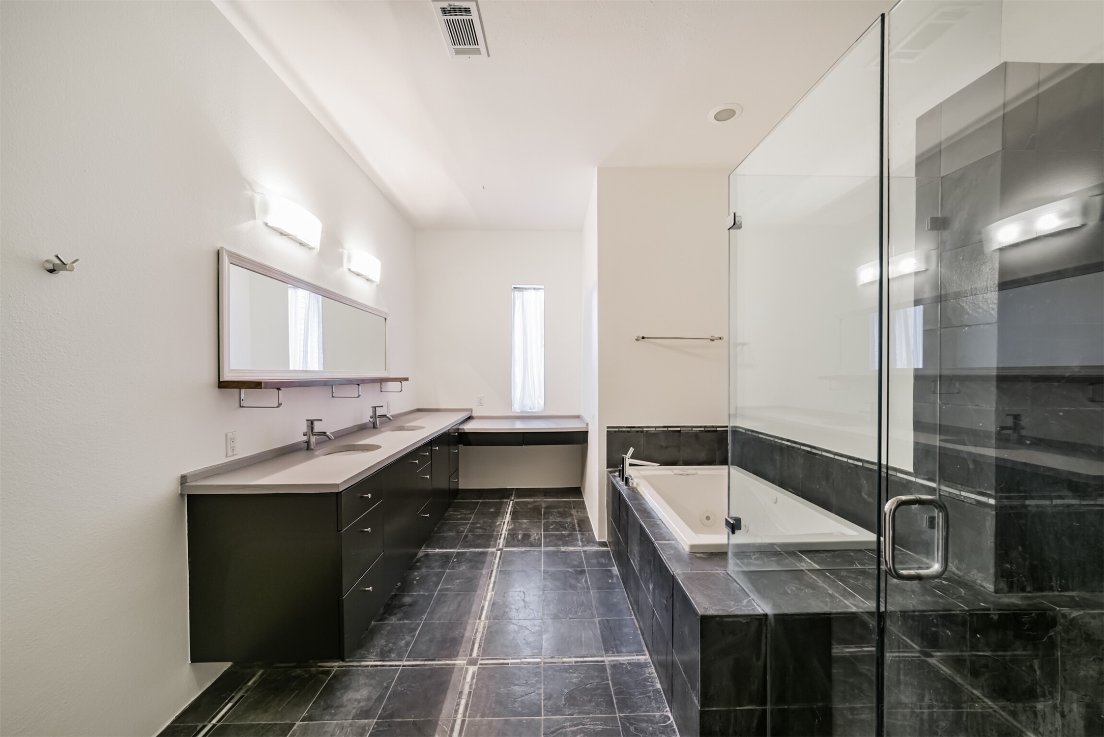 2518 Mason Street, Unit B Houston, TX 77006 - Photo 21 of 40 a bathroom with a tub sink and mirror