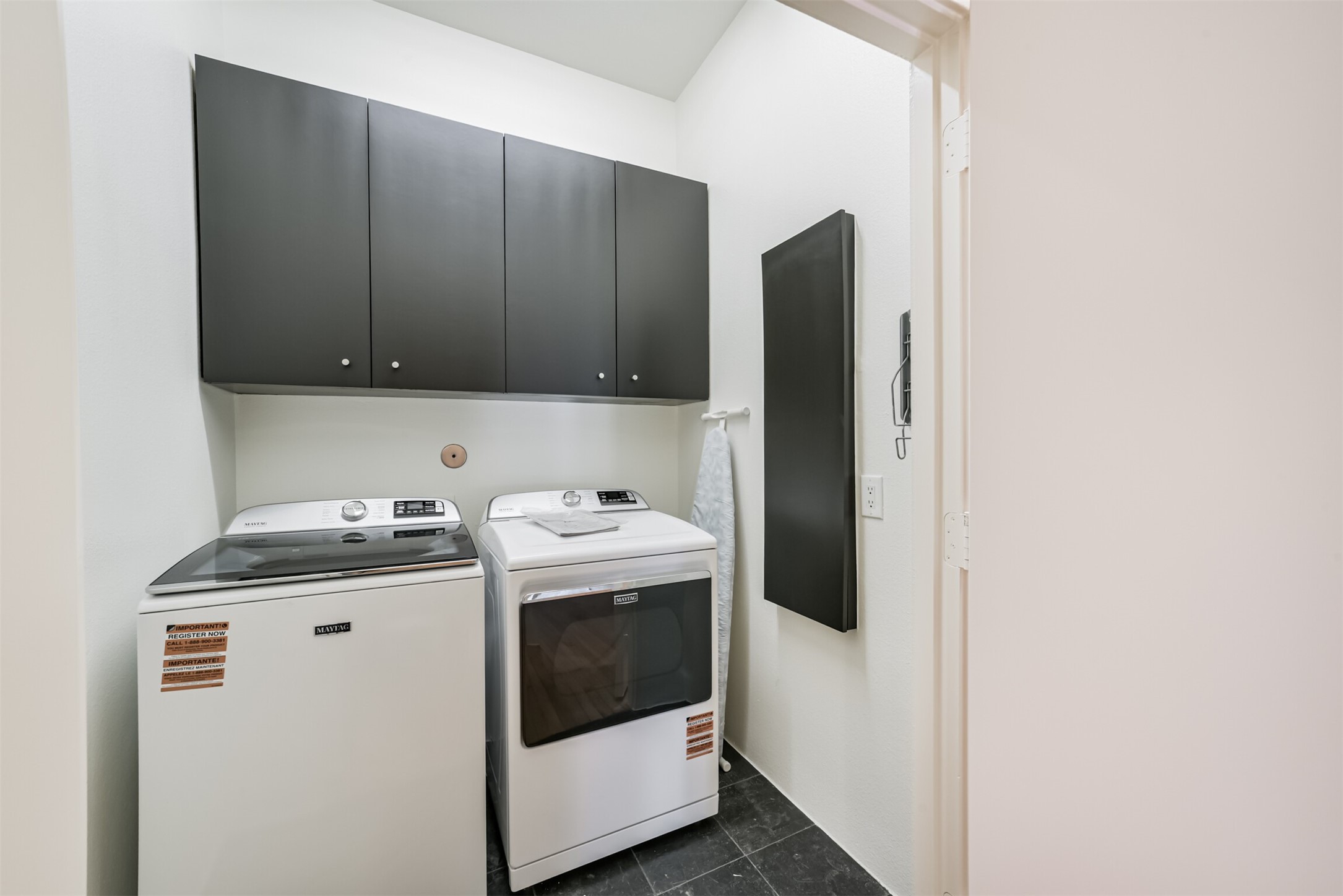2518 Mason Street, Unit B Houston, TX 77006 - Photo 24 of 40 a utility room with washer and dryer