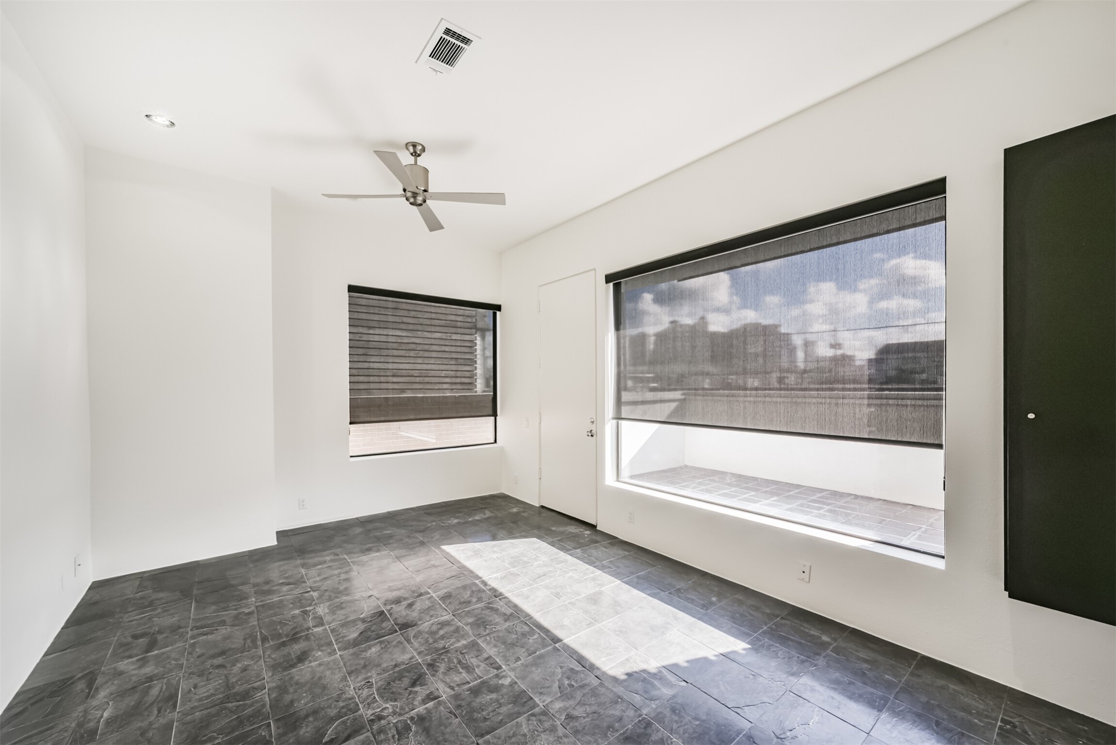 2518 Mason Street, Unit B Houston, TX 77006 - Photo 25 of 40 a view of a hallway with a ceiling fan and window