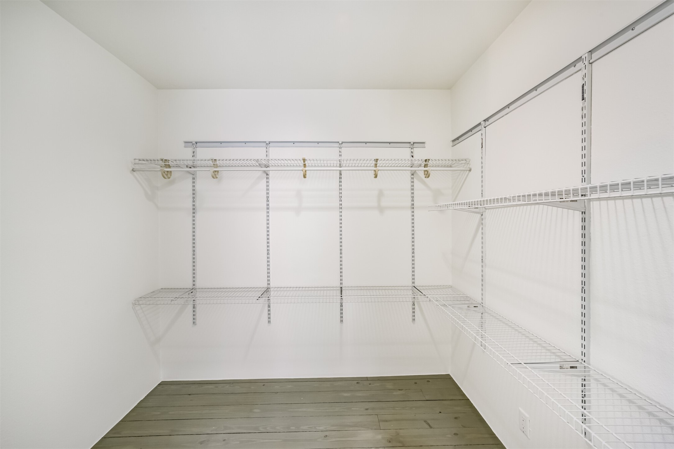 2518 Mason Street, Unit B Houston, TX 77006 - Photo 33 of 40 a view of an empty walk in closet