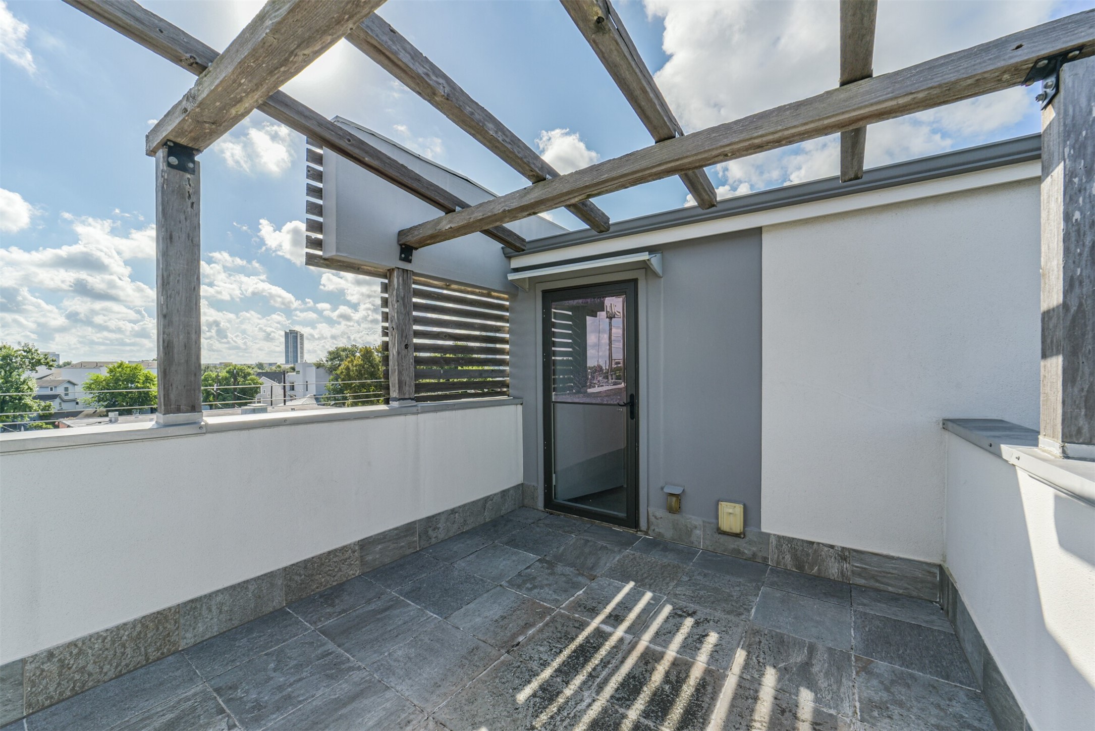 2518 Mason Street, Unit B Houston, TX 77006 - Photo 35 of 40 a view of outdoor space