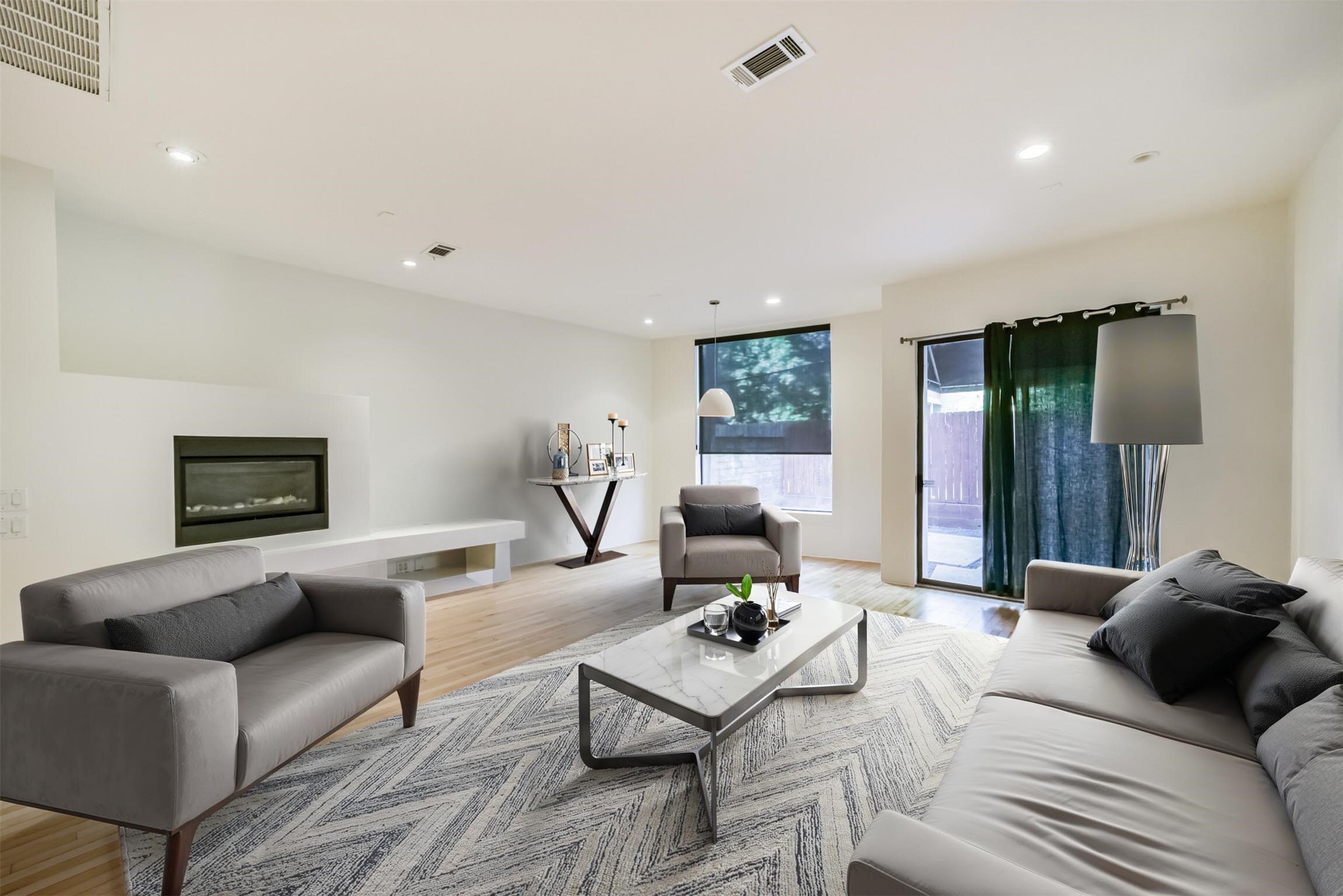 2518 Mason Street, Unit B Houston, TX 77006 - Photo 4 of 40 a living room with furniture rug and window