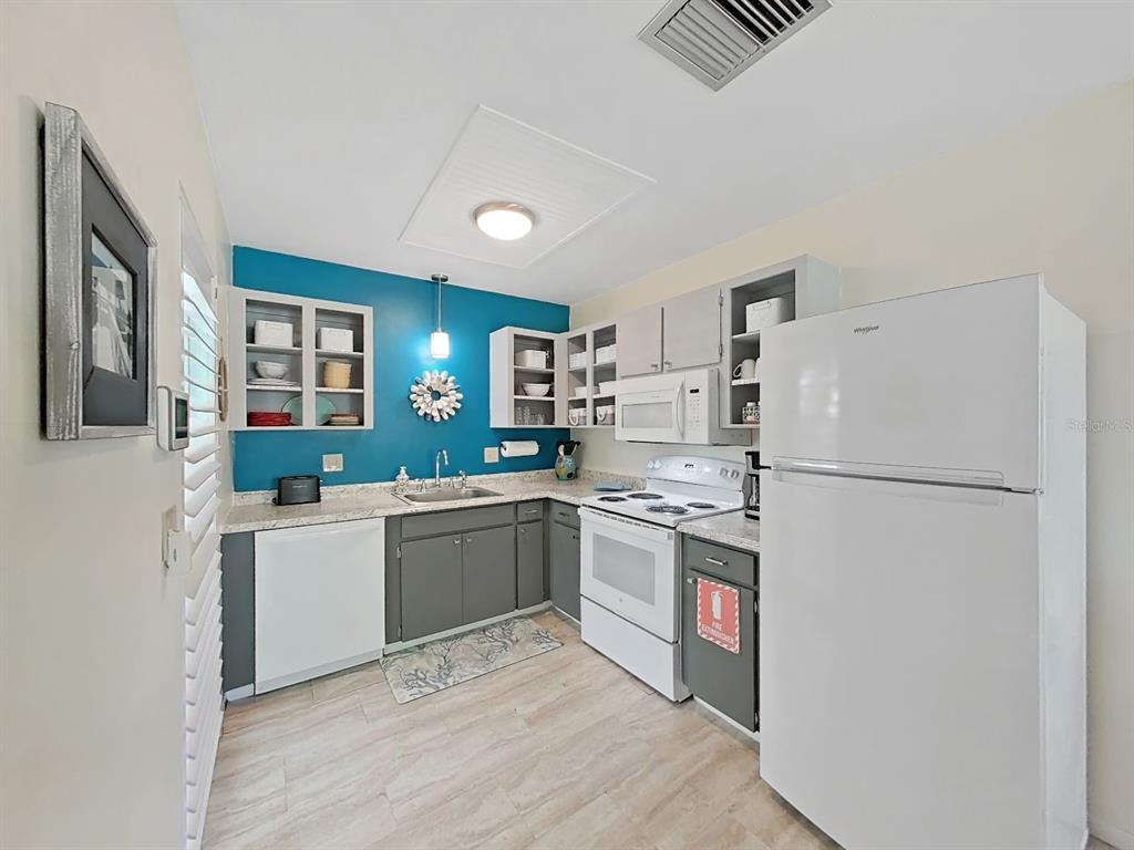 12255 Mallory Drive Largo, FL 33774 - Photo 3 of 27